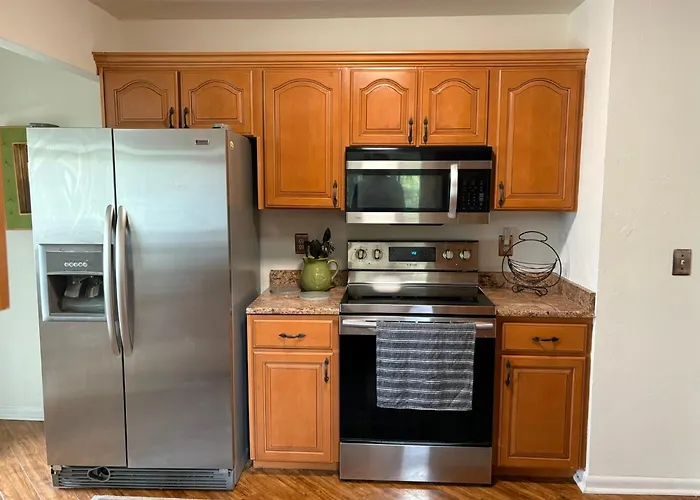 Elegant 3-Bedroom Condo In Lewes With Pond Views