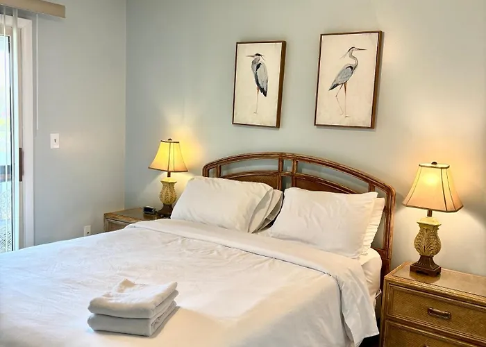Elegant 3-Bedroom Condo In Lewes With Pond Views