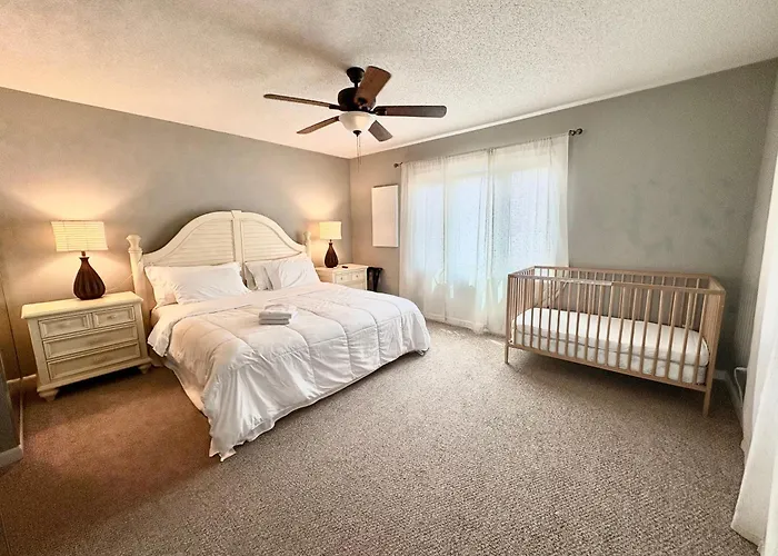 Elegant 3-Bedroom Condo In Lewes With Pond Views