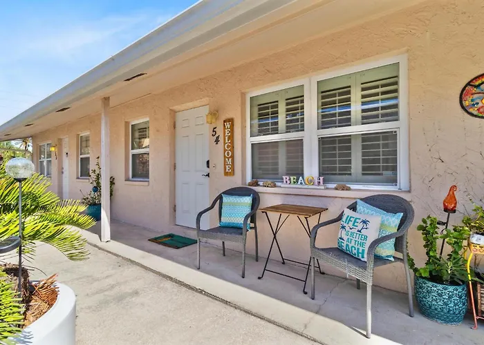 Spanish Villa Suite 54 - Indian Rocks Beach Condo Across The Street To Beach Access, Newly Remodeled & Walkable To Restaurants!