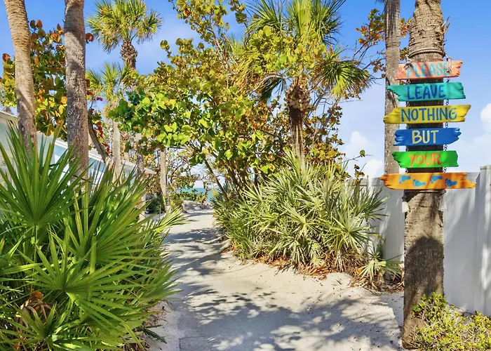 Spanish Villa Suite 54 - Indian Rocks Beach Condo Across The Street To Beach Access, Newly Remodeled & Walkable To Restaurants!