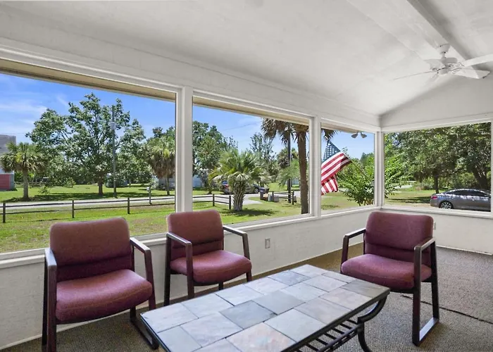 10 Minutes To The Beach. Pet Yes