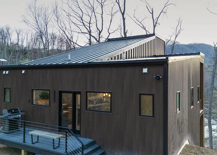 Pet-Friendly Riverfront With Hot Tub Views And Fishing