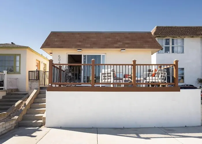2BD Sashas Bungalow Beach Vibes 1 Block Away