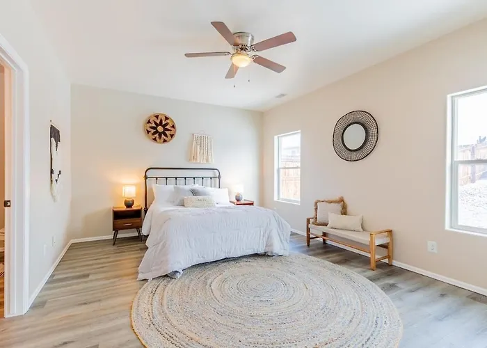 Lovely, Spacious 3 Bedroom Townhome