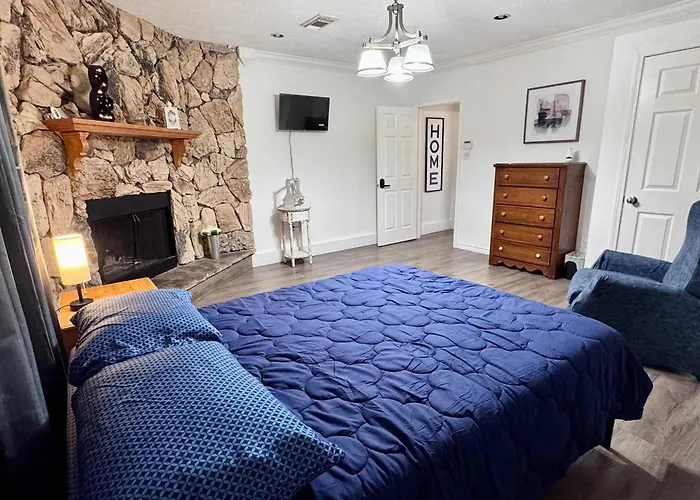Entire Spacious 4 Bedroom Home For Professionals
