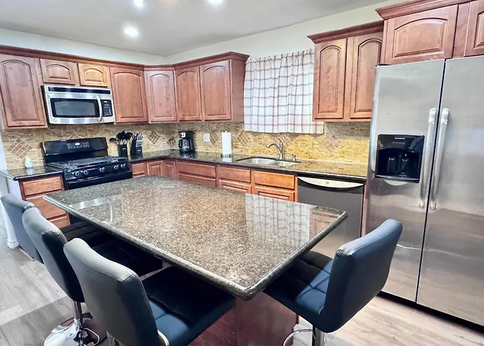 Entire Spacious 4 Bedroom Home For Professionals