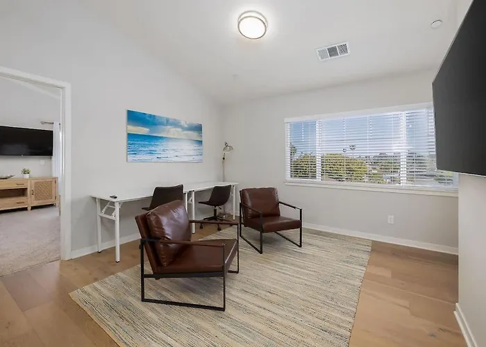 Large 4 Bedroom Close To Beach