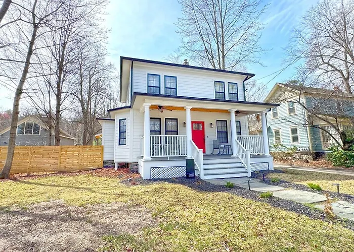 Renovated Home Seconds From Town