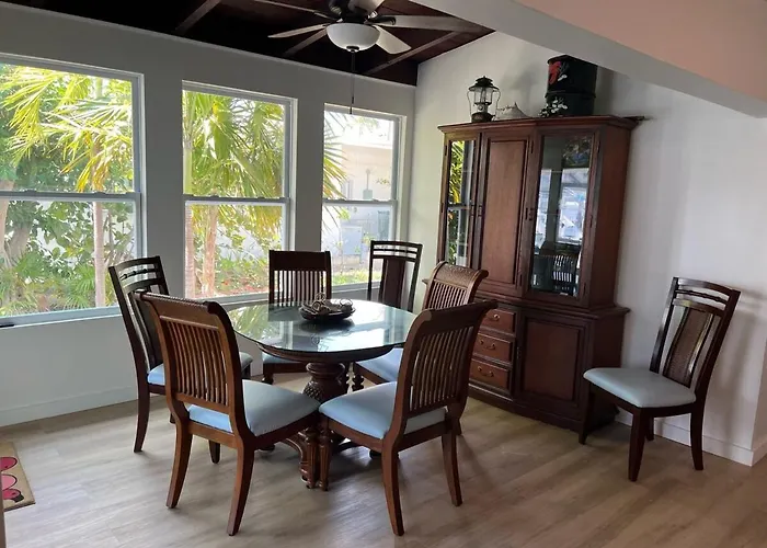 Flamingo Palms Cottage
