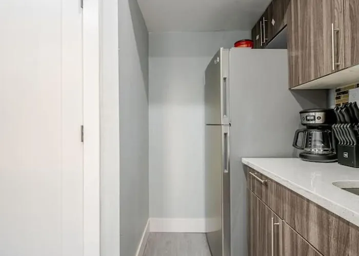 2 Bed Apt In Blackrock By Beach