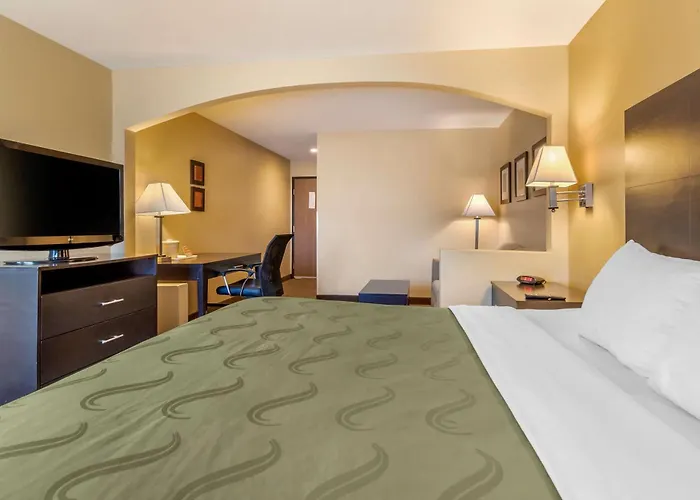 Quality Inn & Suites Lenexa Kansas City