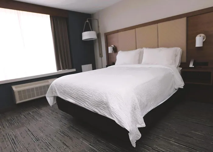 Holiday Inn Express Detroit-Birmingham By Ihg