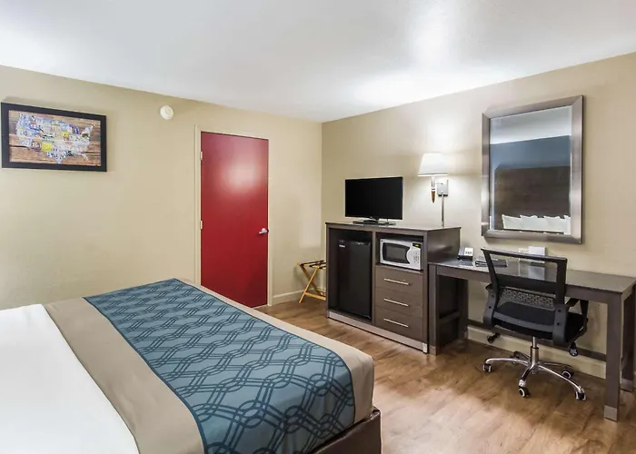 Econo Lodge Inn & Suites I-35 At Shawnee Mission
