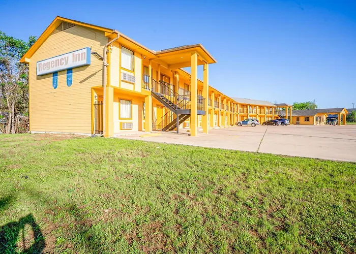 Regency Inn By Oyo Rockdale Tx