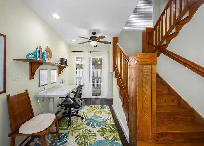 Kona Penthouse Retreat - Relaxed 2 Bd With Ocean Views