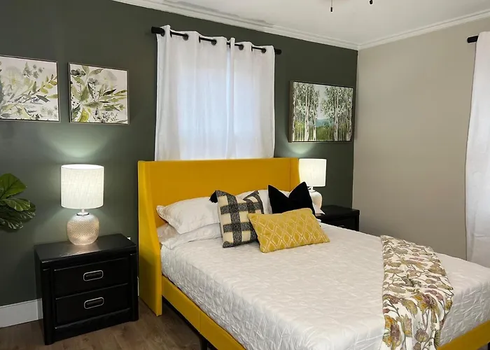 Family Retreat Prime Location In Decatur