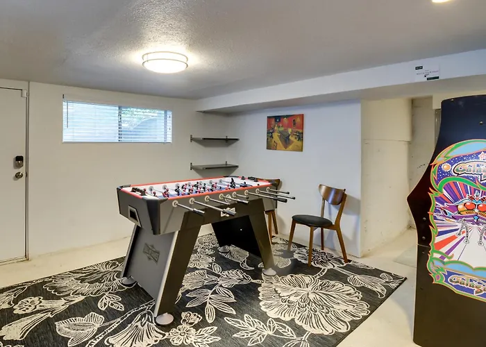 Game Room & Inlet Views, Port Orchard Home