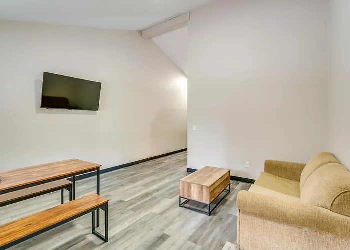 1 Mi To Lake Huron Waterfront: Remodeled Studio