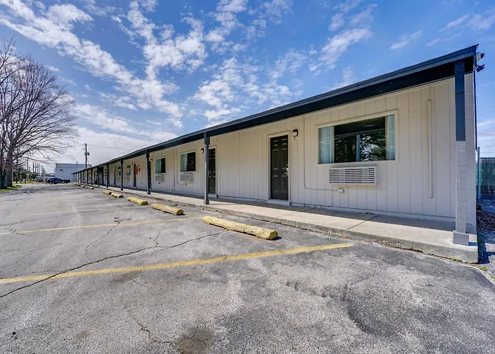 1 Mi To Riverfront: Walkable Port Huron Studio