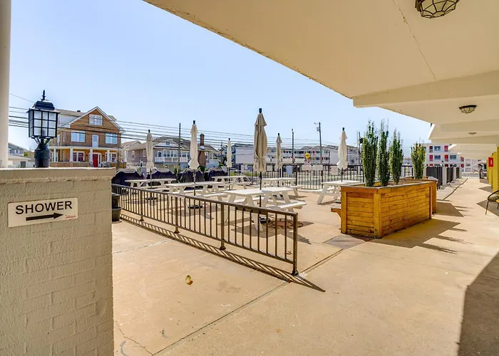 Walk To Beach: North Wildwood Condo W/ Pool Access