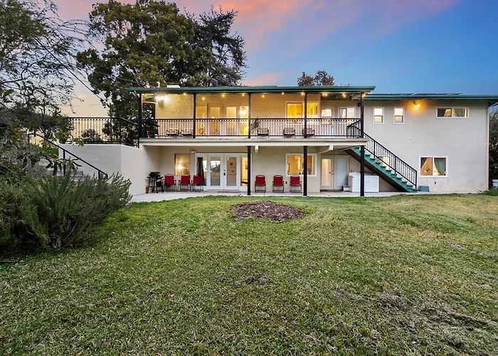 Entire Private Home With 4 Bedrooms 3 Bath, King Bed, Large Yard & Prime Area, Ranch Style, Available Now