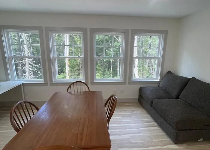 Blue Hill Apartment In The Woods