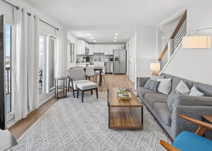 Pinnacle Port Penthouse 15