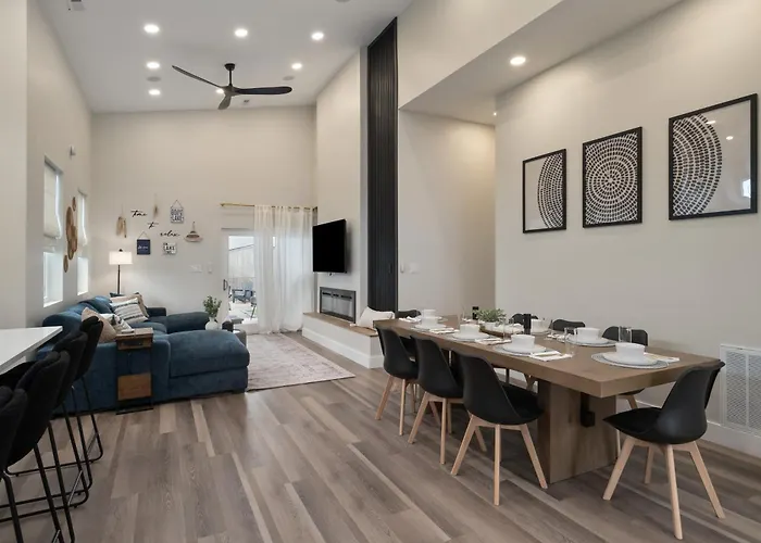 Modern Lake House 3 Blocks From The Lake!