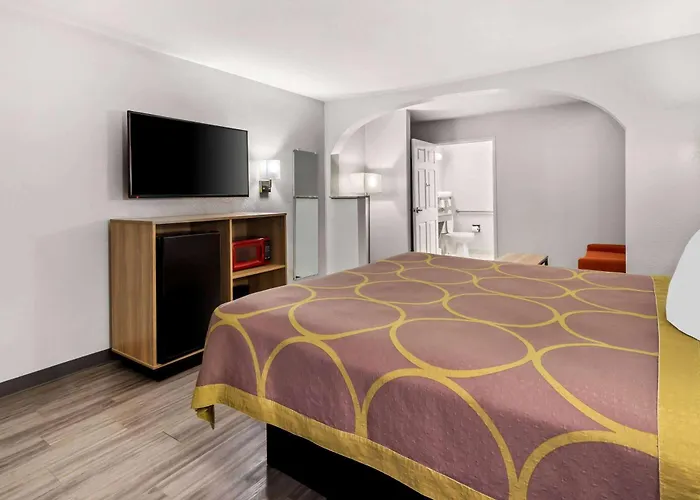 Super 8 By Wyndham Grand Prairie Southwest