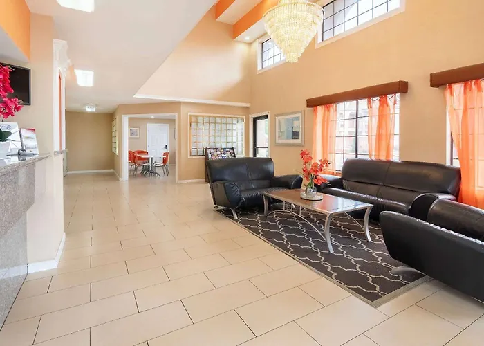 Super 8 By Wyndham Grand Prairie Southwest