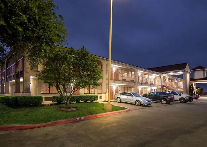 Super 8 By Wyndham Grand Prairie Southwest