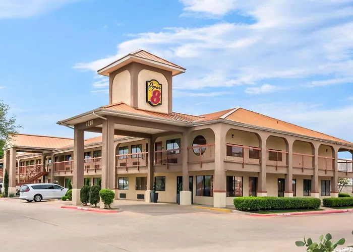 Super 8 By Wyndham Grand Prairie Southwest