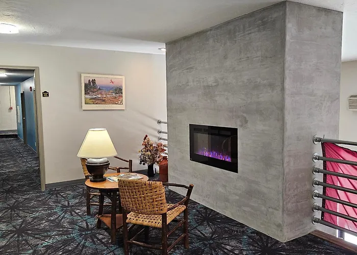 Days Inn And Suites By Wyndham Downtown Missoula-University