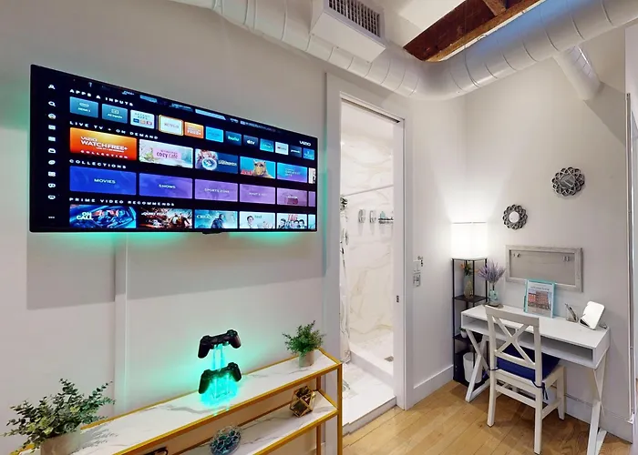Chic Penthouse With Bus Stop At Doorstep - 15 Minutes To Nyc - Sleeps 6 Comfortably