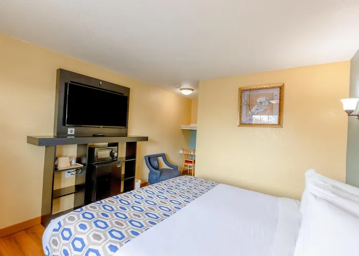 Hotel Avenida - Oceanside Camp Pendleton
