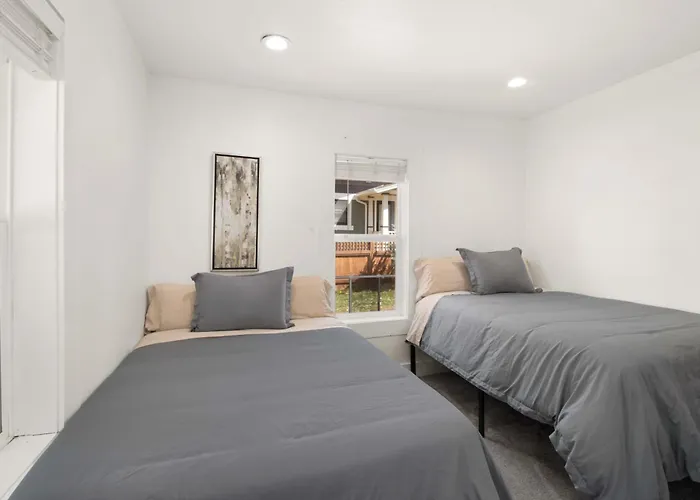Charming, Historic! Walking Distance To Town!