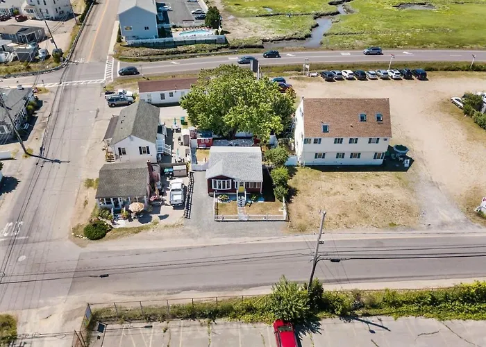 The Salty Dog Pet Friendly Private Yard