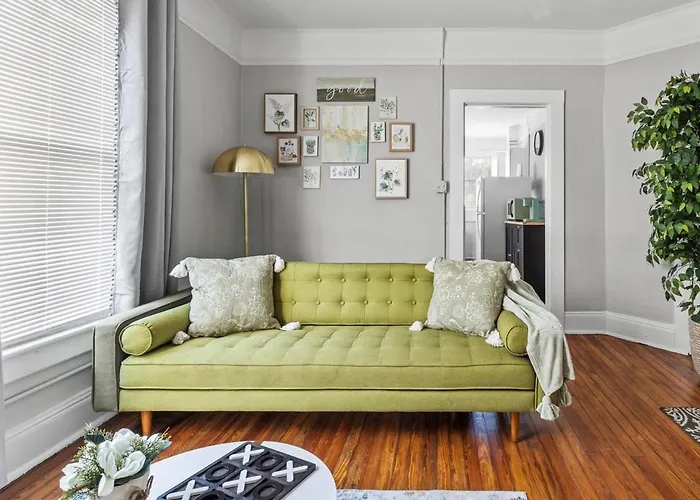 Luxury 1 Bed Downtown Columbia Upstairs