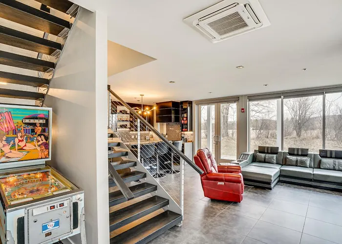 Road America Retreat: Modern Villa W/ Garage!