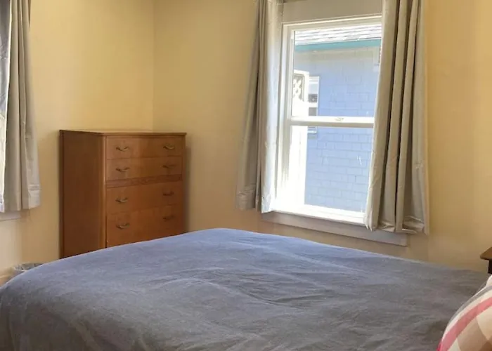 Henderson Hideout Hot Tub And Pet Friendly.