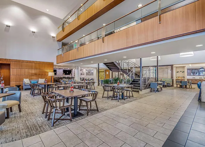 Embassy Suites By Hilton Detroit Metro Airport