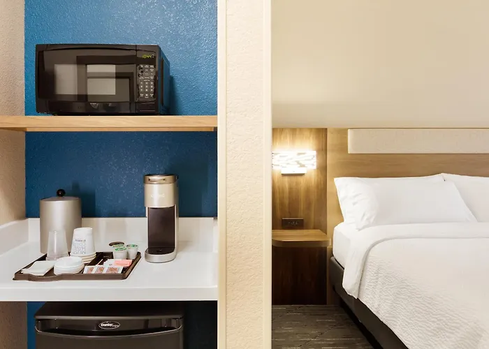 Holiday Inn Express Hotel & Suites Manchester - Airport By Ihg