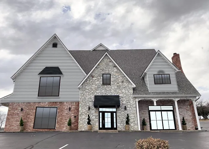 Seven Gables Inn