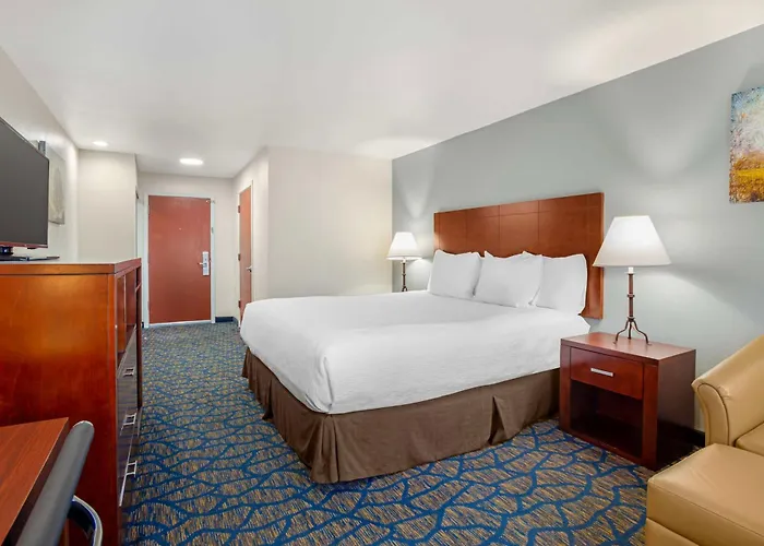 Best Western Plus Villa Del Lago Inn Patterson