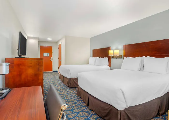 Best Western Plus Villa Del Lago Inn Patterson