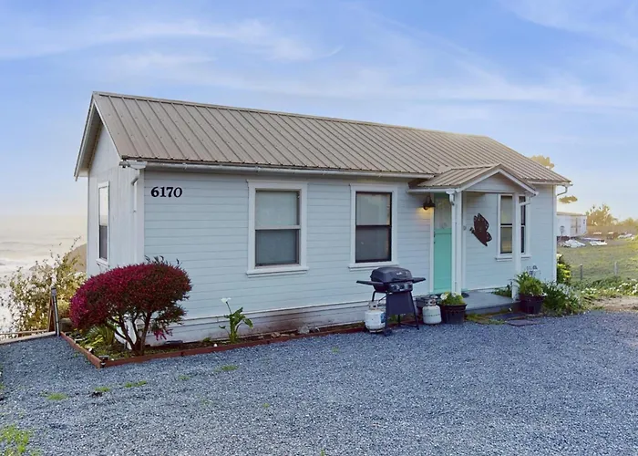 Oceanfront Elk Home Steps To Beach & Pet-Friendly