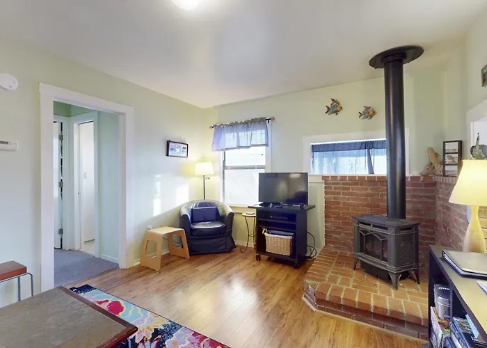 Oceanfront Elk Home Steps To Beach & Pet-Friendly