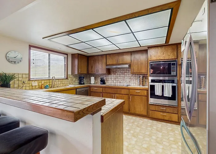 Ocean-View Manor With Large Yard Walk To Beach