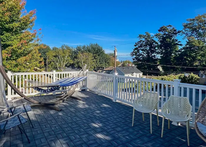 Walk To Beach: Maine Home W/ Hot Tub & Deck!